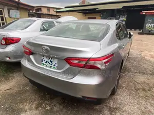 Toyota Camry LE FWD (2.5L 4cyl 8AM) 2018 Silver