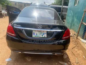 Mercedes-Benz C300 2016 Black
