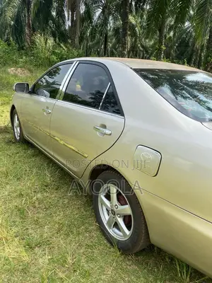 Toyota Camry LE 4dr Sedan (2.4L 4cyl 5A) 2005 Gold