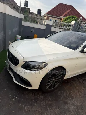 Mercedes-Benz C300 Luxury Sedan RWD (2.0L 4cyl 7A) 2016 White