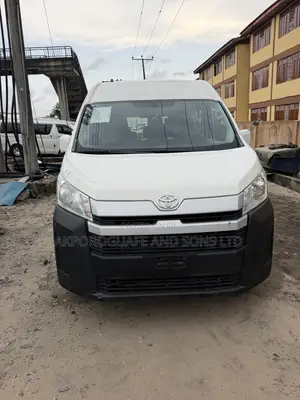 Toyota HiAce 2021 White