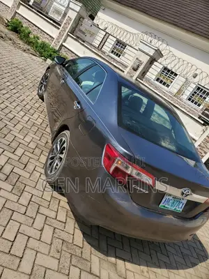 Toyota Camry XLE 4dr Sedan (2.5L 4cyl 6A) 2013 Gray