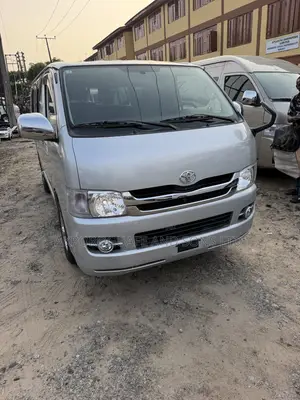 Toyota HiAce 2013 Silver