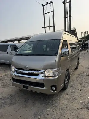 Toyota HiAce 2017 Gold