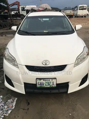 Toyota Matrix S Hatchback FWD (2.4L 4cyl 5A) 2010 White