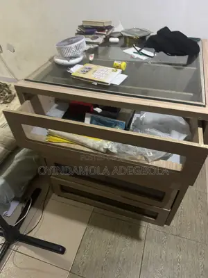 Glass Top Drawer With 8drawers and Tampered Glass