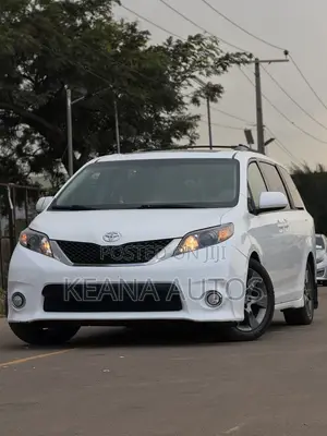 Toyota Sienna SE 8 Passenger 2012 White