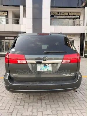 Toyota Sienna 2004 Gray