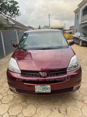 Toyota Sienna LE FWD (3.3L V6 5A) 2004 Red