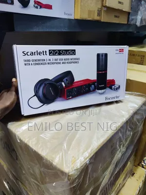 Scarlet 2i2 for Studio With Mic, Headphones Soundcard