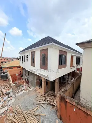4bdrm Duplex in Ikeja for sale