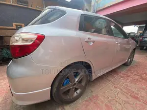 Toyota Matrix S Hatchback AWD (2.4L 4cyl 4A) 2009 Silver