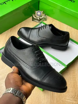 Men's Clarks Leather Corporate Dress Shoes With Cap Toe Design