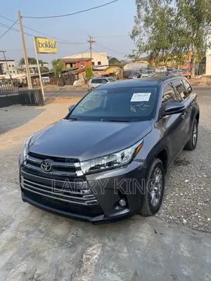 Toyota Highlander LE V6 4x4 (3.5L 6cyl 6A) 2016 Gray