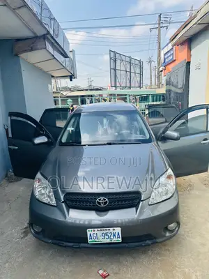Toyota Matrix Hatchback FWD (1.8L 4cyl 5M) 2008 Gray