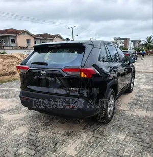 Toyota RAV4 XLE Premium 2022 Black