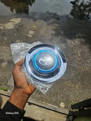 Toyota Rotating Alloy Rim Cover – Luxury Meets Innovation!