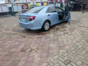 Toyota Camry LE 4dr Sedan (2.5L 4cyl 6A) 2012 Blue