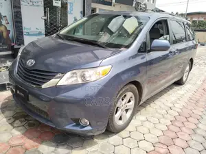 Toyota Sienna 2015 Blue