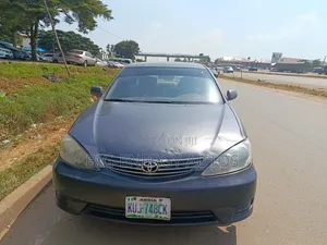 Toyota Camry LE 4dr Sedan (2.4L 4cyl 5A) 2005 Gray