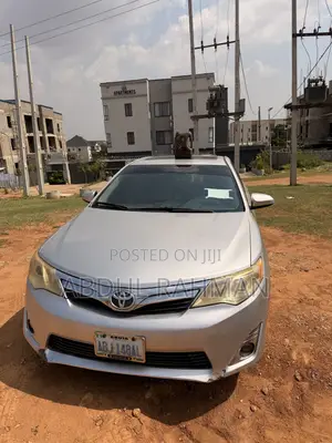 Toyota Camry XLE V6 4dr Sedan (3.5L 6cyl 6A) 2012 Gray