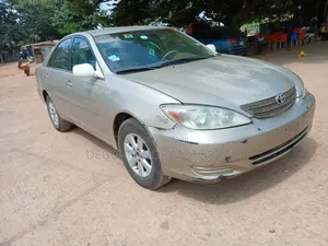 Toyota Camry 2004 Gold