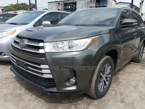 Toyota Highlander XLE 4x4 V6 (3.5L 6cyl 8A) 2018 Green