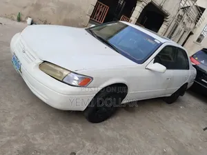 Toyota Camry 2000 White