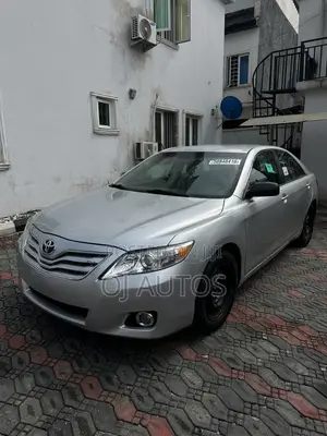 Toyota Camry LE 4dr Sedan (2.5L 4cyl 6AM) 2010 Silver