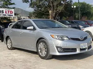 Toyota Camry SE 4dr Sedan (2.5L 4cyl 6A) 2013 Silver