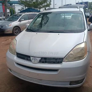 Toyota Sienna XLE FWD (3.3L V6 5A) 2004 White