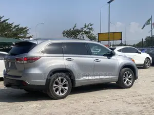 Toyota Highlander XLE 4dr SUV (3.5L 6cyl 6A) 2015 Silver