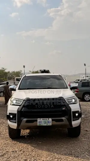 Toyota Hilux SR 2015 White