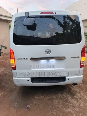 Toyota HiAce 2010 White
