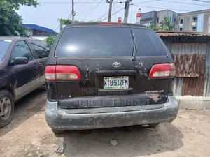 Toyota Sienna 2002 Black