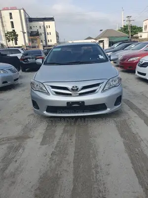 Toyota Corolla LE 4dr Sedan (1.8L 4cyl 4A) 2013 Silver