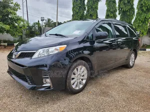 Toyota Sienna 2013 Black