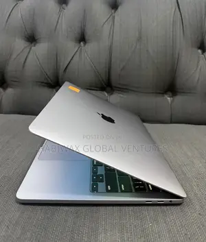 Laptop Apple MacBook Pro 2020 16GB Intel Core i7 SSHD (Hybrid) 512GB