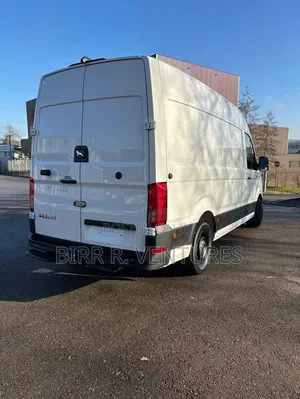 10-Ton Truck for Business Inventory Transfer