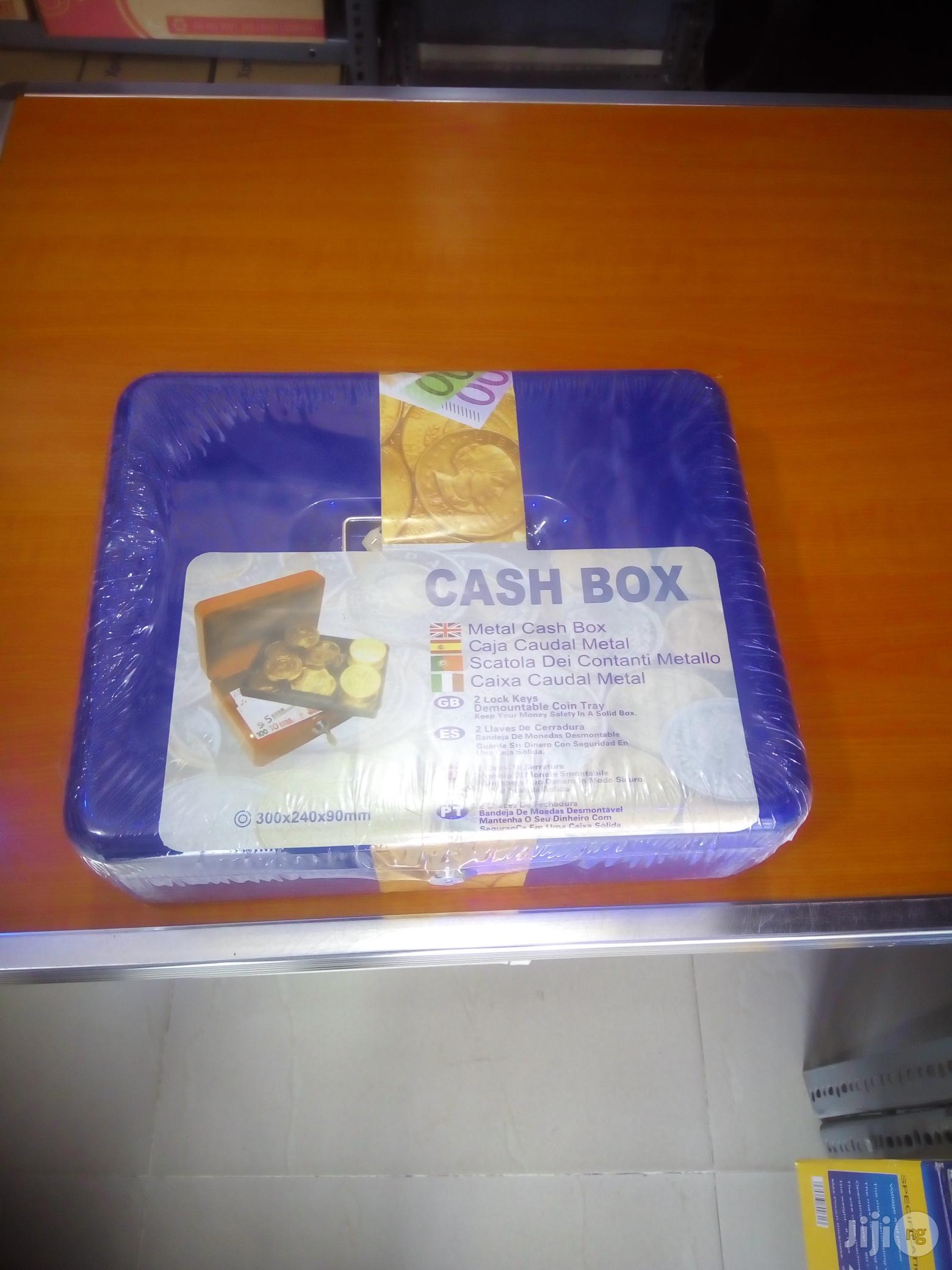 Universal Cash Box
