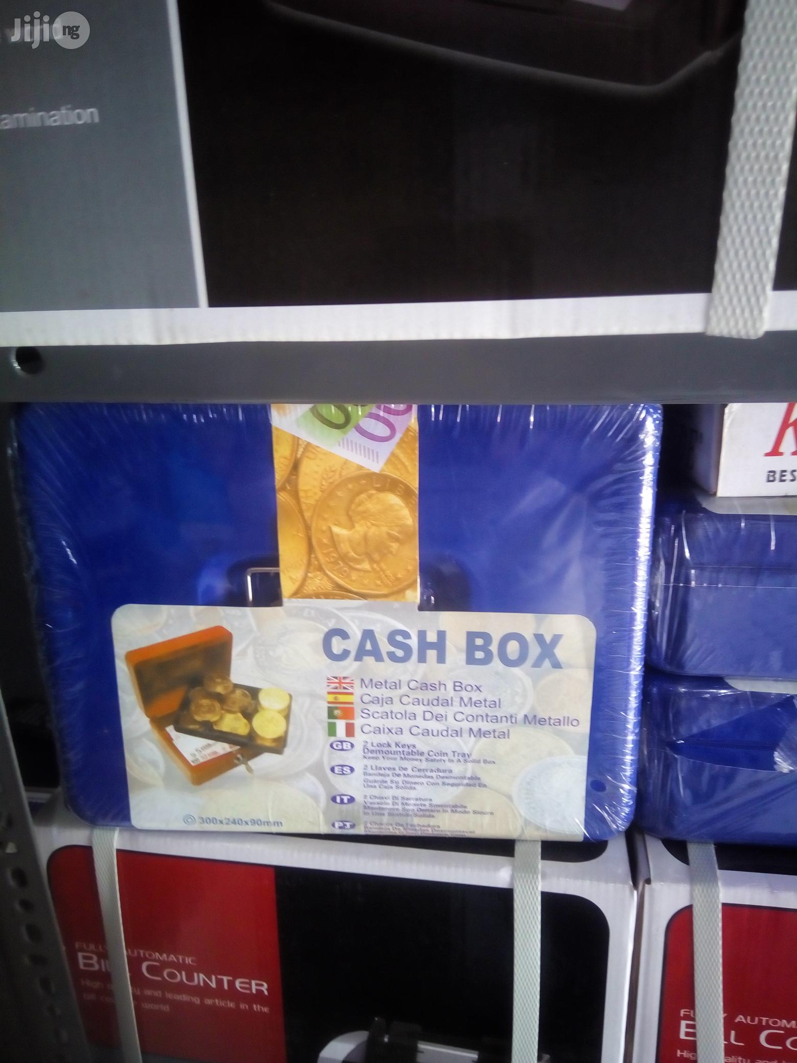 Universal Cash Box