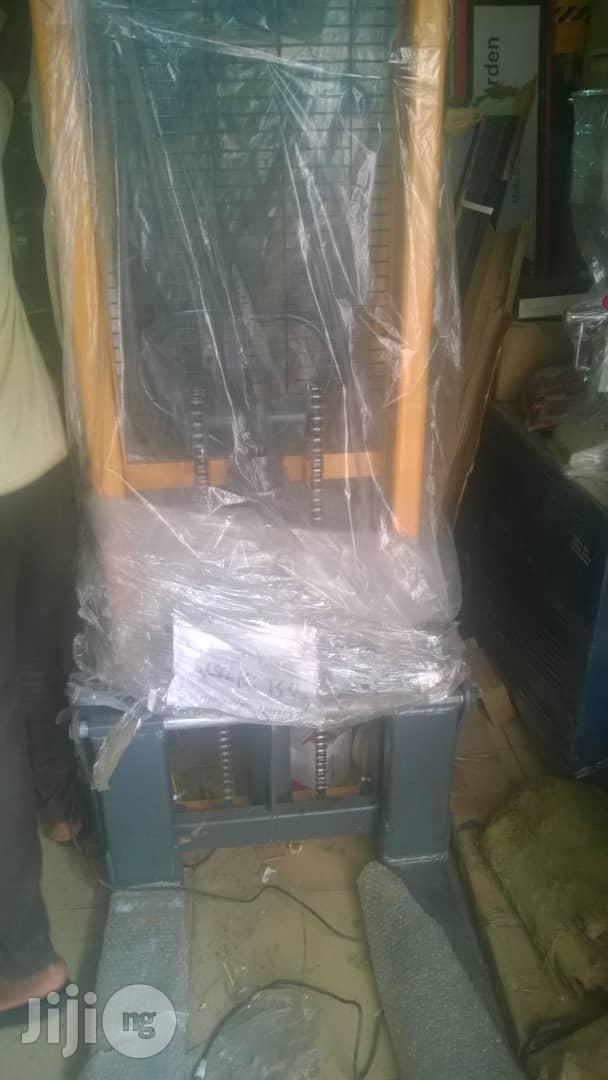Stratter Machine