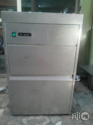 Ice Cube Maker - Flake Automatic Ice Maker