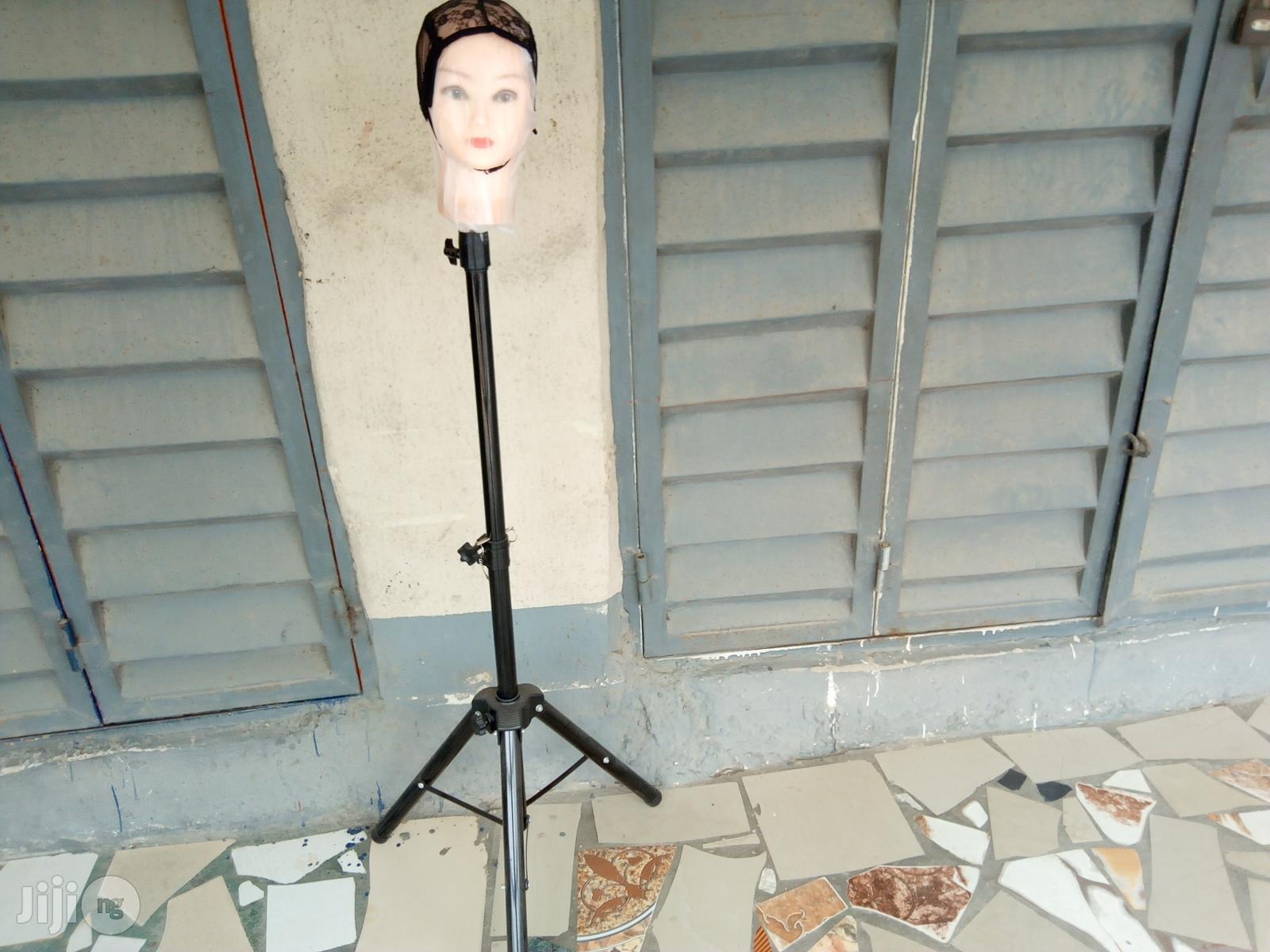 Show Standing For Hair Display