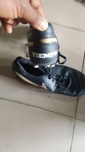 Size 35.5 Children Soccer Boot