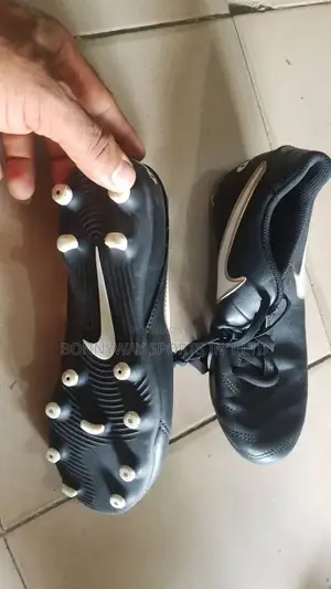 Size 35.5 Children Soccer Boot