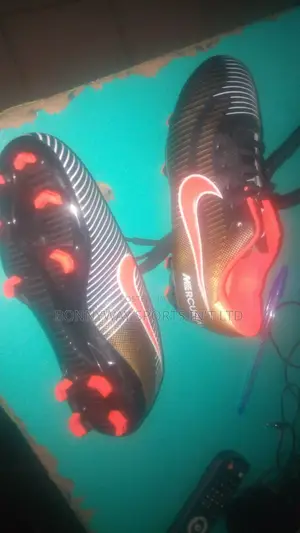 Get Ur Bradnew Soccer Children Boot