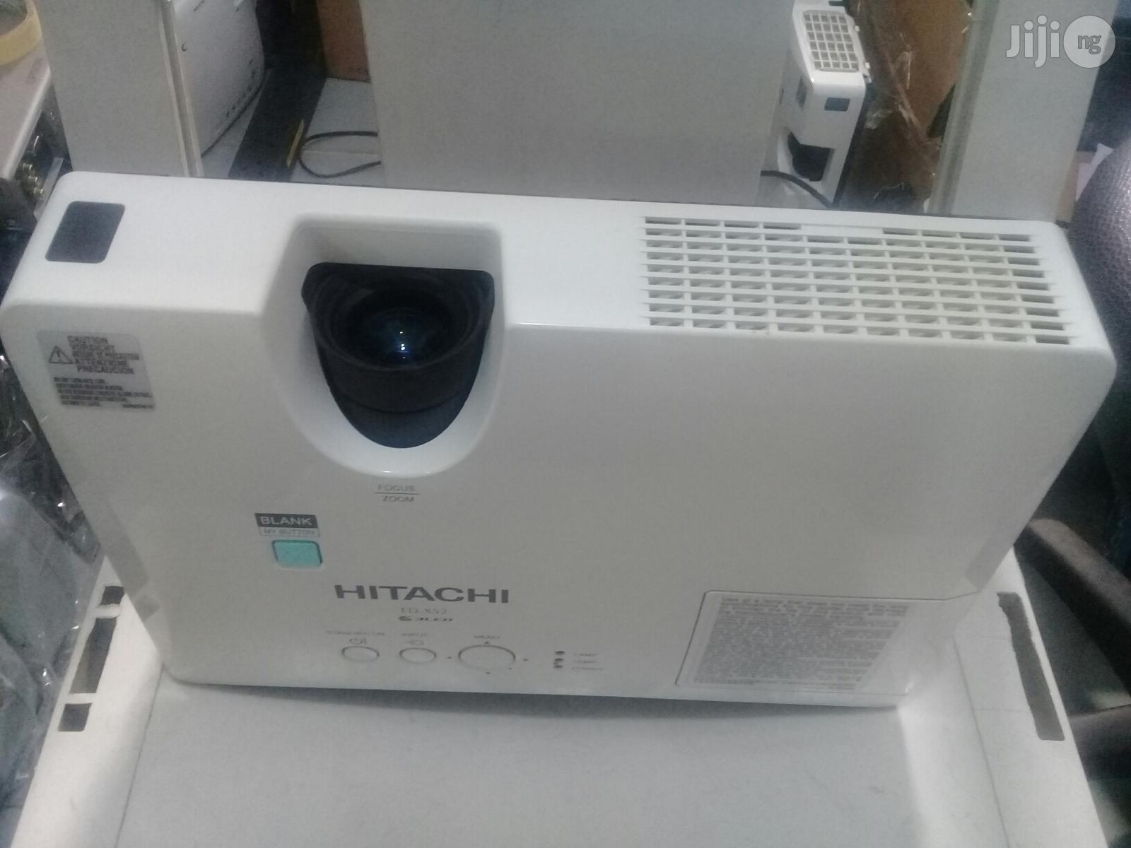 Hitachi Projector Very Sharp