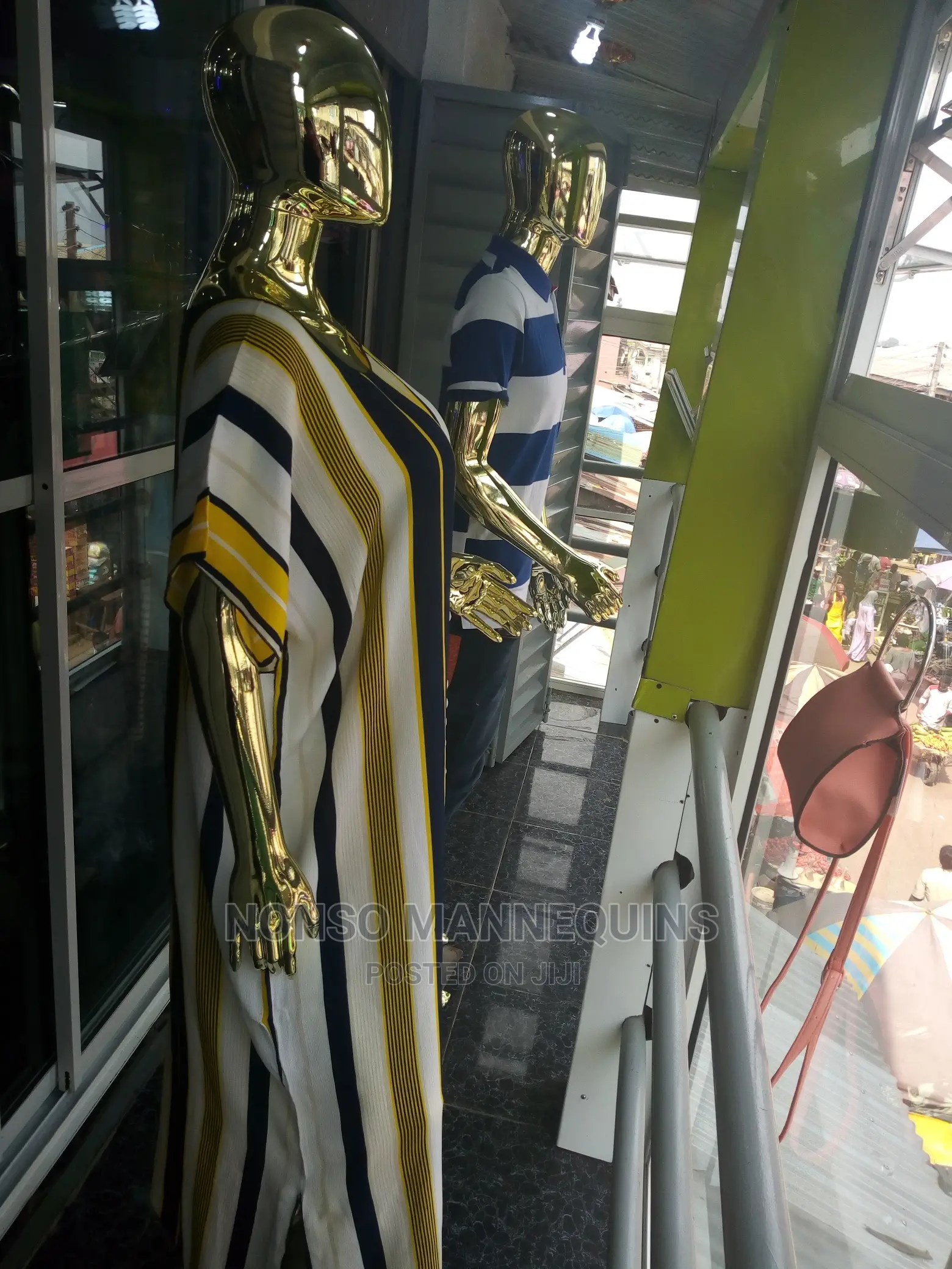 R4 Module Gold Chrome Display Mannequin