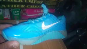 Nike Size 42 Juggling Canvas